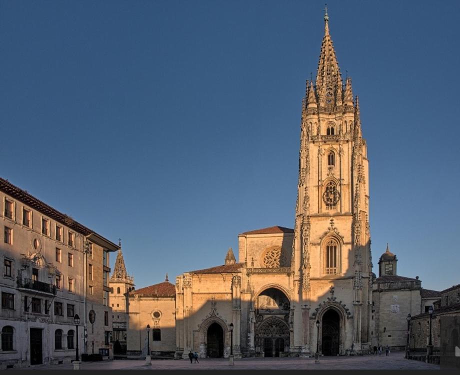 Alojamiento Oviedo 1 ภายนอก รูปภาพ