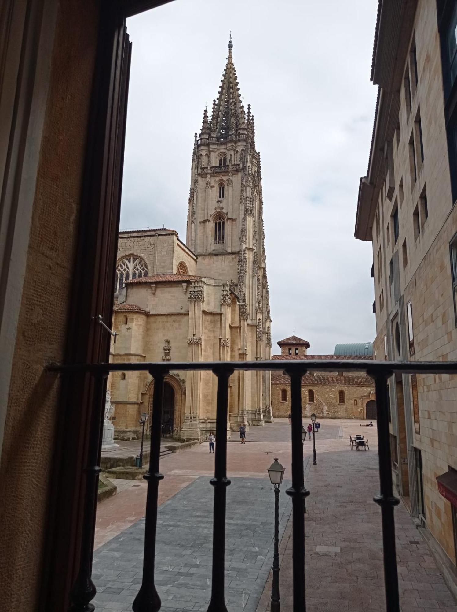 Alojamiento Oviedo 1 ภายนอก รูปภาพ